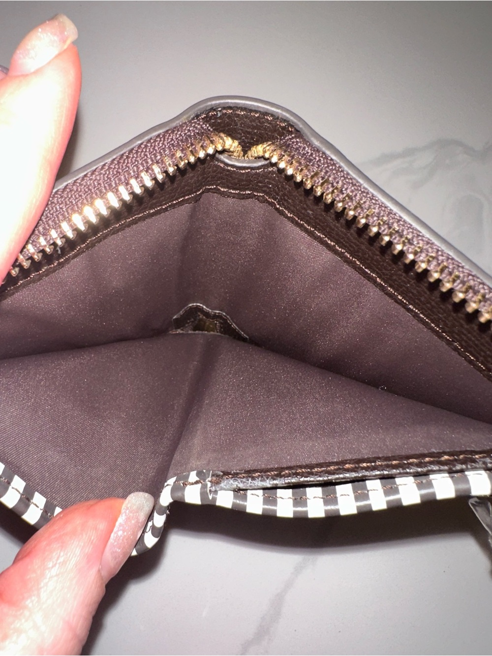 NWOT Henri Bendel West 57th Stripe Zip Around Wallet With Dustbag - Picture 5 of 6